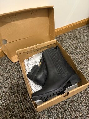 Black Lug Sole Chelsea Boots motorcycle Chelsea boots size 35 vibram sole EUC